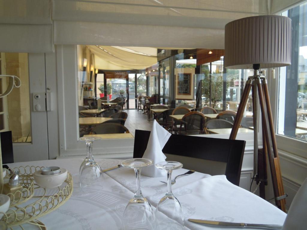 Hotel De Paris Courseulles-sur-Mer Exterior photo